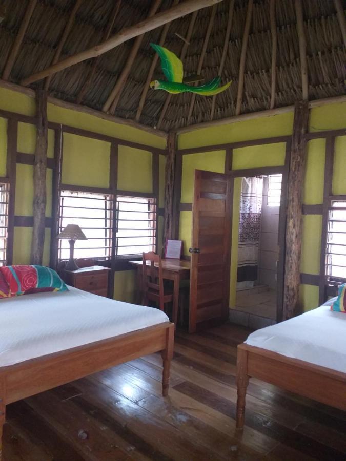Cerros Beach Inn Corozal Exterior foto